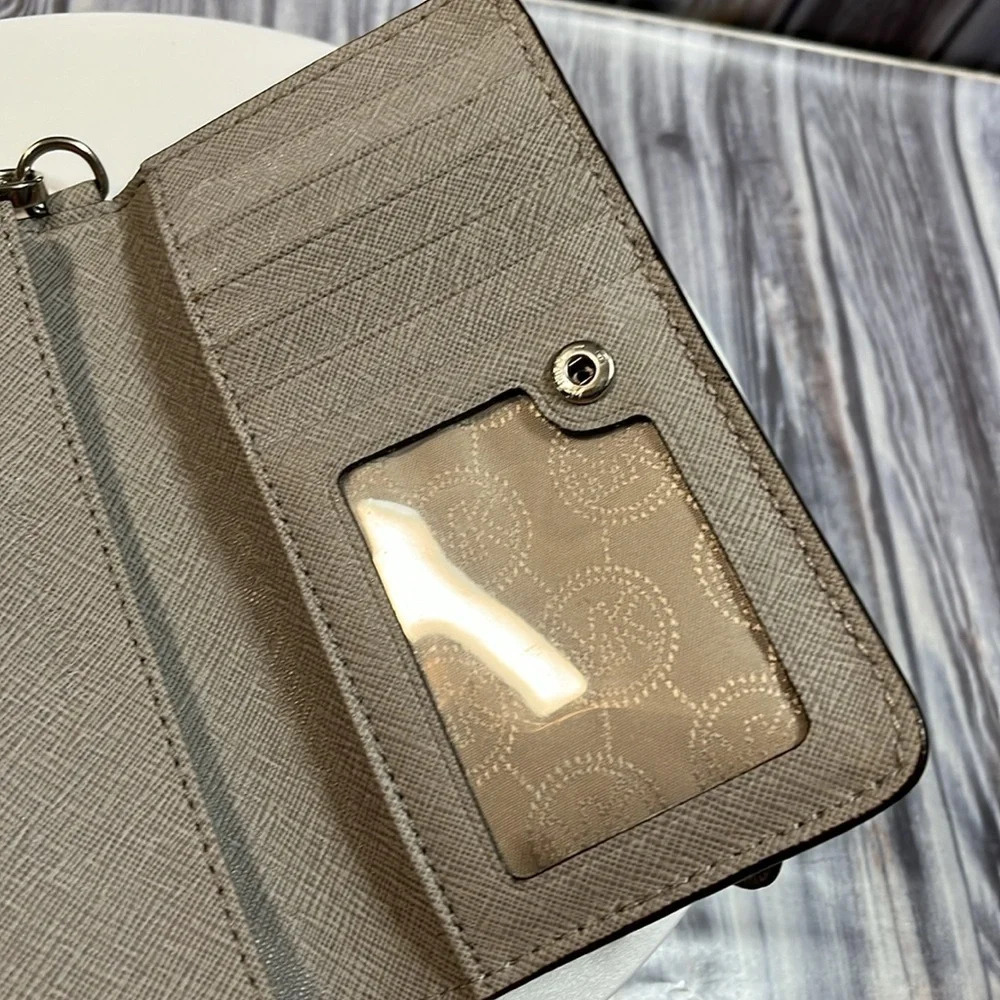 MICHAEL KORS BIFOLD SNAP WALLET/ WRISTLET in GUC - Picture 12 of 16